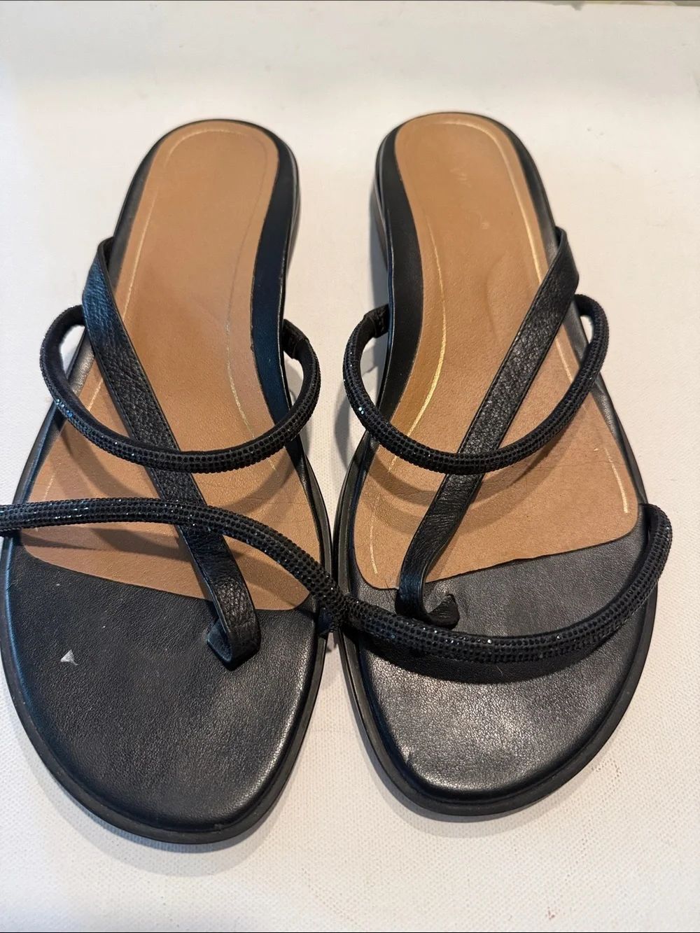Vionic Black Strappy Toe-Loop Sandals